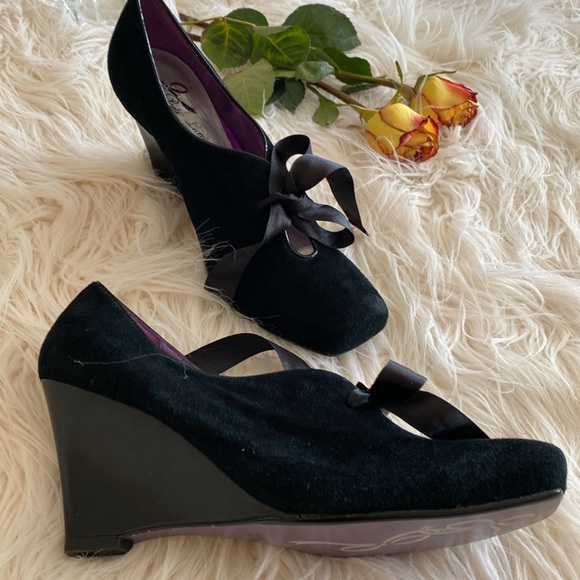 POETiC LICENCE London suede wedges - Picture 2 of 16